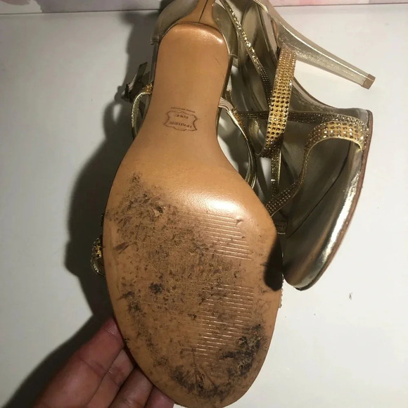 ! Stuart Weitzman
Gold Surreal Jewel-detailed Crisscross Sandal -- Size … - Picture 6 of 7